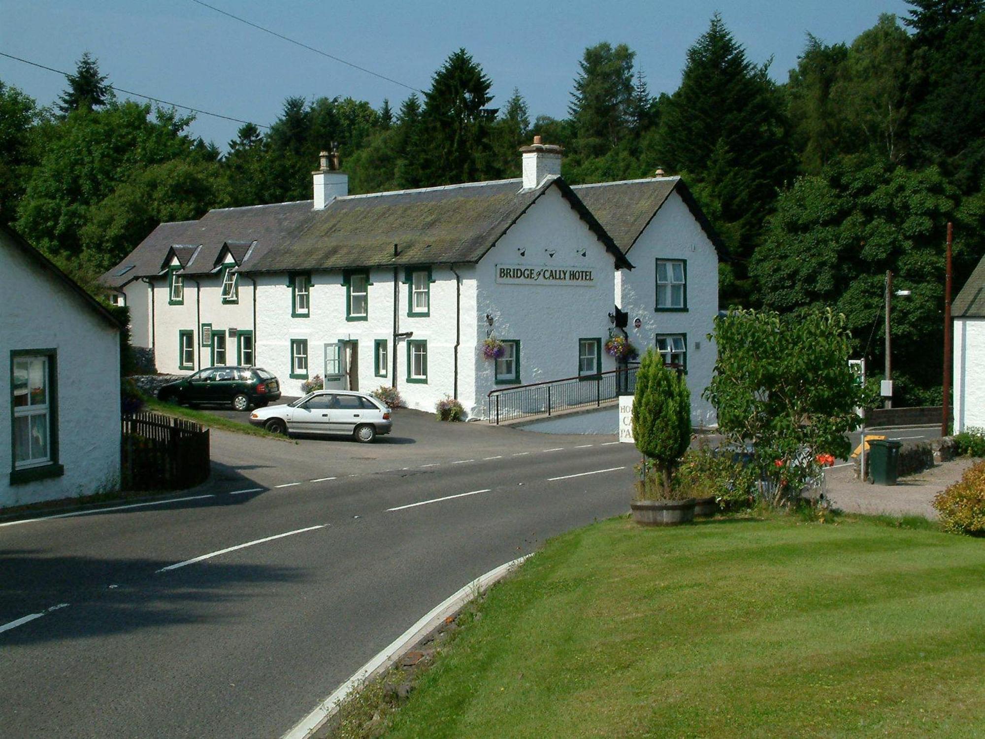 Bridge Of Cally Hotel Eksteriør billede